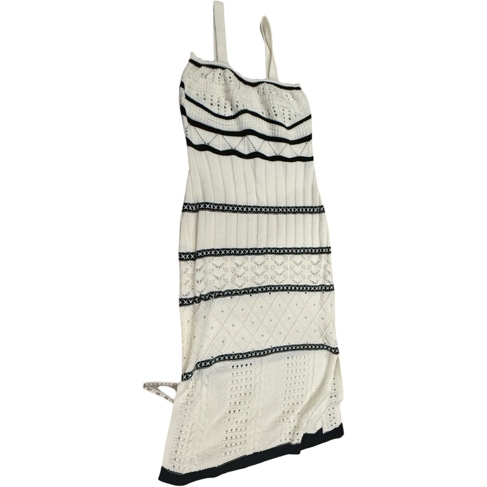 Elegant Cream and Black Knit Dress - Picture 6 of 16